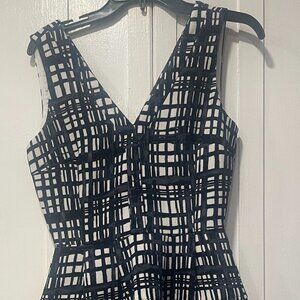 Super CUTE Madewell Size 0  V-neck Knee Length With Pockets Casual/Party